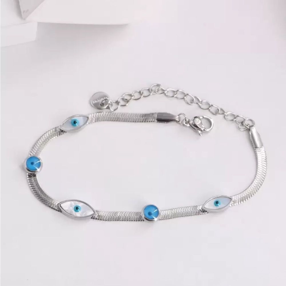 Silver Evil Eye Bracelet Q402